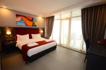 Фото номера Полулюкс с видом на море Отель BATUMI PALM HOTEL г. Батуми 4