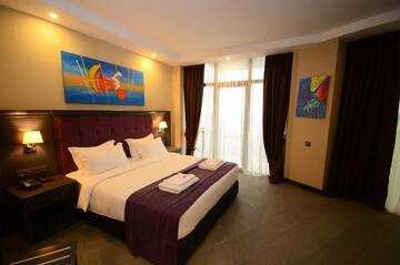 Фото номера Люкс с террасой Отель BATUMI PALM HOTEL г. Батуми 5
