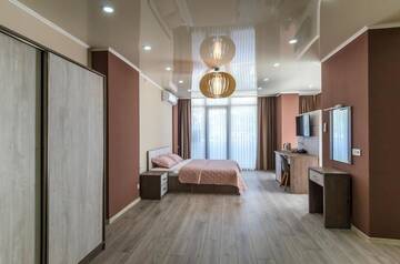 Фото номера Двухместный номер с 2 отдельными кроватями и балконом Отель Green Line Batumi г. Батуми 7