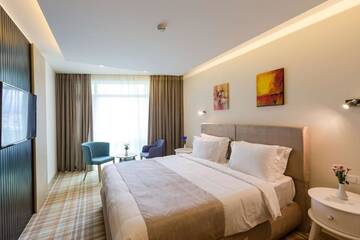Фото номера Четырехместный номер с кроватью размера «king-size» Отель Best Western Premier Batumi г. Батуми 9