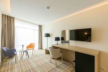 Фото номера Двухместный номер с 1 кроватью размера &quot;king-size&quot; Отель Best Western Premier Batumi г. Батуми 13