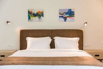 Фото номера Трехместный номер с 1 кроватью размера «king-size» Отель Best Western Premier Batumi г. Батуми 2