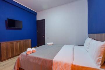 Фото номера Двухместный номер с 1 кроватью Отель Komuna Hostel &amp; Hotel г. Батуми 8