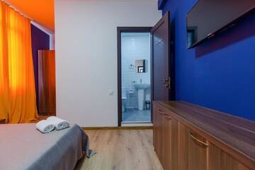 Фото номера Двухместный номер с 1 кроватью Отель Komuna Hostel &amp; Hotel г. Батуми 10