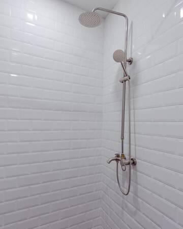 Фото номера Двухместный номер с 1 кроватью Отель Komuna Hostel &amp; Hotel г. Батуми 11
