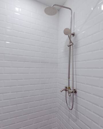 Фото номера Двухместный номер с 1 кроватью Отель Komuna Hostel &amp; Hotel г. Батуми 6