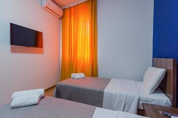Фото номера Трехместный номер Отель Komuna Hostel &amp; Hotel г. Батуми 3