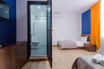 Фото номера Семейный номер Отель Komuna Hostel &amp; Hotel г. Батуми 6