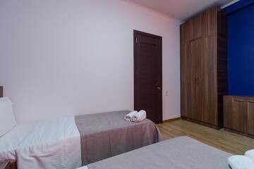 Фото номера Трехместный номер Отель Komuna Hostel &amp; Hotel г. Батуми 4