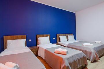 Фото номера Четырехместный номер Отель Komuna Hostel &amp; Hotel г. Батуми 5