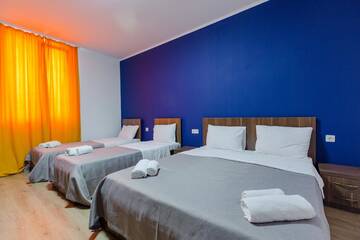 Фото номера Четырехместный номер Отель Komuna Hostel &amp; Hotel г. Батуми 3