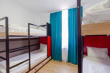 Фото номера Кровать в общем 4-местном номере для мужчин и женщин Отель Komuna Hostel &amp; Hotel г. Батуми 3