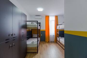 Фото номера Кровать в общем 6-местном номере для мужчин и женщин Отель Komuna Hostel &amp; Hotel г. Батуми 2