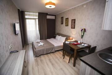 Фото номера Полулюкс Делюкс Отели типа «постель и завтрак» ORBI Residence On Black Sea Coast г. Батуми 8