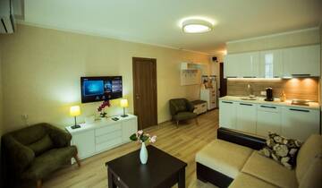 Фото номера Двухместный номер с 1 кроватью и балконом, вид на море Отель Holiday Lux Tower г. Батуми 6