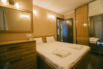 Фото номера Двухместный номер с 1 кроватью и балконом, вид на море Отель Holiday Lux Tower г. Батуми 4