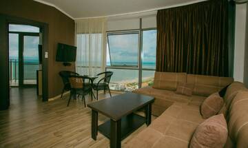 Фото номера Двухместный номер с 1 кроватью и балконом, вид на море Отель Holiday Lux Tower г. Батуми 20