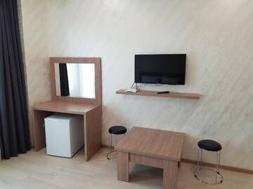 Фото номера Трехместный номер с балконом Отель MikePalace г. Батуми 6