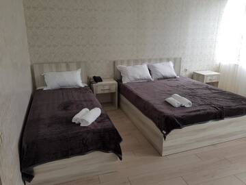 Фото номера Трехместный номер с балконом Отель MikePalace г. Батуми 12