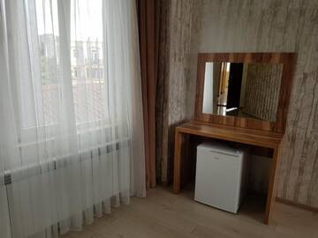 Фото номера Трехместный номер с видом на город Отель MikePalace г. Батуми 9