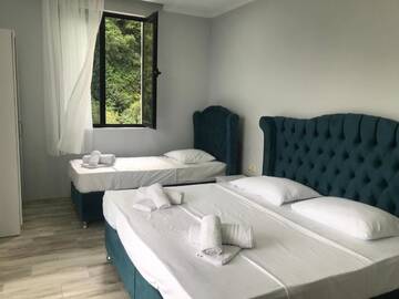 Фото номера Трехместный номер с балконом Отель Best Point Hotel г. Батуми 5