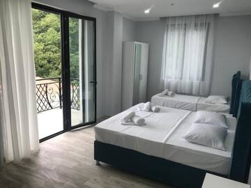 Фото номера Трехместный номер с балконом Отель Best Point Hotel г. Батуми 6