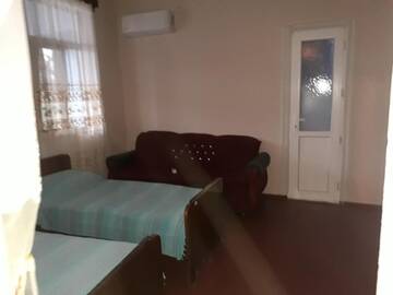 Фото номера Семейный номер с балконом Гостевой дом Otos House г. Батуми 2