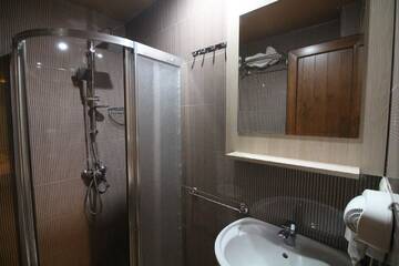 Фото номера Стандартный двухместный номер с 1 кроватью Отель B&amp;B Hotel г. Батуми 5