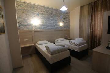 Фото номера Стандартный двухместный номер с 1 кроватью Отель B&amp;B Hotel г. Батуми 8