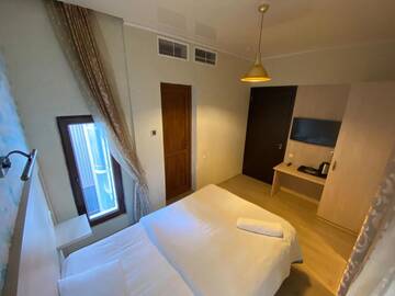 Фото Отель B&amp;B Hotel г. Батуми 3