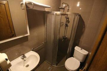 Фото номера Стандартный двухместный номер с 1 кроватью Отель B&amp;B Hotel г. Батуми 12