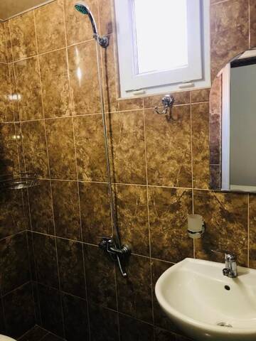 Фото номера Большой двухместный номер с 1 кроватью Гостевой дом TATUSH HOUS г. Батуми 37
