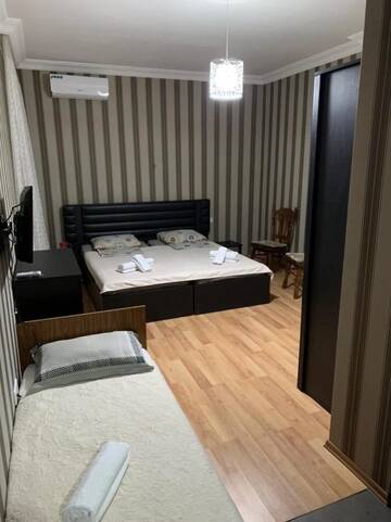 Фото номера Двухместный номер Делюкс с 1 кроватью и душем Гостевой дом New Boulevard г. Батуми 9