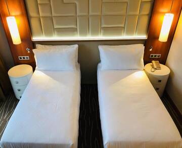 Фото номера Стандартный двухместный номер с 2 отдельными кроватями Отель Legend Hotel Batumi г. Батуми 4