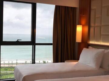 Фото номера Стандартный двухместный номер с 2 отдельными кроватями Отель Legend Hotel Batumi г. Батуми 2