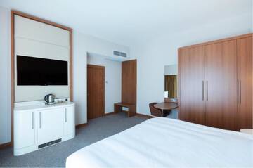 Фото номера Стандартный двухместный номер с 1 кроватью Отель Legend Hotel Batumi г. Батуми 11