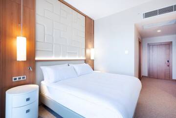 Фото номера Стандартный двухместный номер с 1 кроватью Отель Legend Hotel Batumi г. Батуми 9