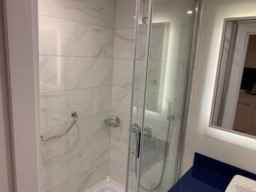 Фото номера Апартаменты с видом на море Отель Hotel Orbi City Center г. Батуми 37