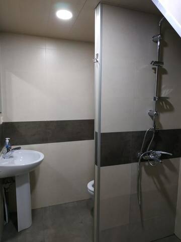 Фото номера Общий десятиместный номер для мужчин и женщин Хостелы HOSTEL SV г. Батуми 8