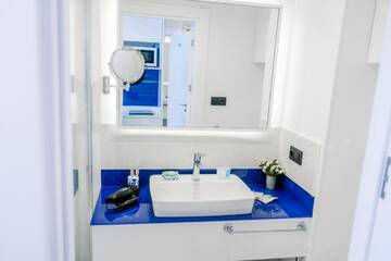 Фото номера Апартаменты-студио с видом на море Отель Orbi City Inn г. Батуми 8