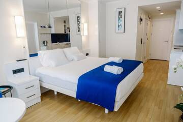 Фото номера Апартаменты-студио с видом на море Отель Orbi City Inn г. Батуми 12