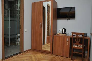 Фото номера Стандартный семейный номер Гостевой дом palm hotel г. Батуми 13