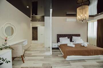 Фото номера Люкс с кроватью размера «king-size» и балконом Отель Butic Home г. Батуми 12