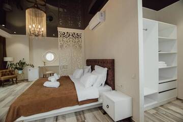 Фото номера Люкс с кроватью размера «king-size» и балконом Отель Butic Home г. Батуми 14