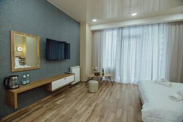 Фото номера Номер с кроватью размера «king-size» и видом на море Отель Butic Home г. Батуми 5