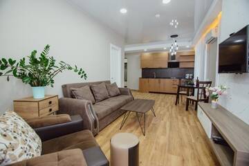 Фото номера Трехместный номер с балконом Отель Butic Home г. Батуми 6