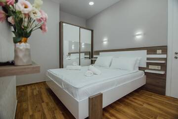 Фото номера Семейный номер с видом на море Отель Butic Home г. Батуми 2