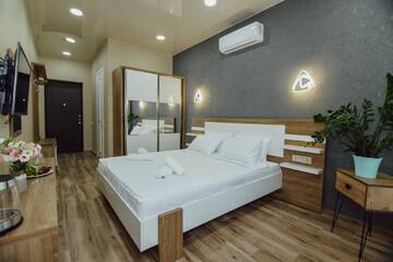 Фото номера Двухместный номер с 1 кроватью и балконом Отель Butic Home г. Батуми 3