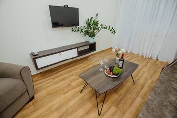 Фото номера Двухместный номер с 1 кроватью и балконом (для 3 взрослых) Отель Butic Home г. Батуми 5