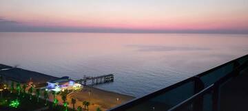 Фото номера Номер-студио Делюкс с кроватью размера &quot;king-size&quot; Апарт-отели BATUMI BEACH TOWER SEA FRONT APARTHOTEL г. Батуми 21
